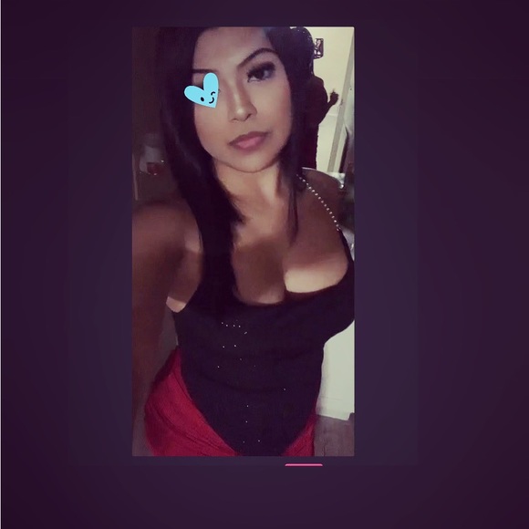 Profile Picture of Alexa Hernandez (@alexa_0o) on Poshmark