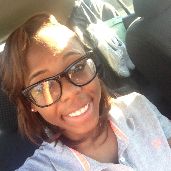 Profile Picture of Miranda Burroughs (@miranda_cerise) on Poshmark