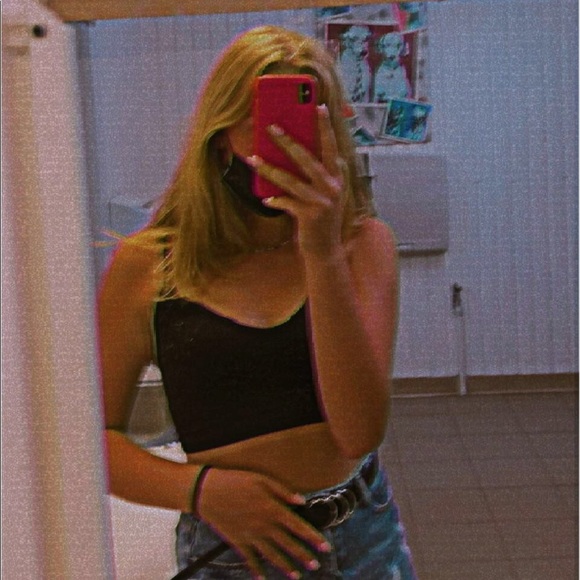 Profile Picture of Olivia St-laurent (@olivia870) on Poshmark