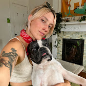 Profile Picture of Leigh Ellexson (@LeighEllexson) on Youtube