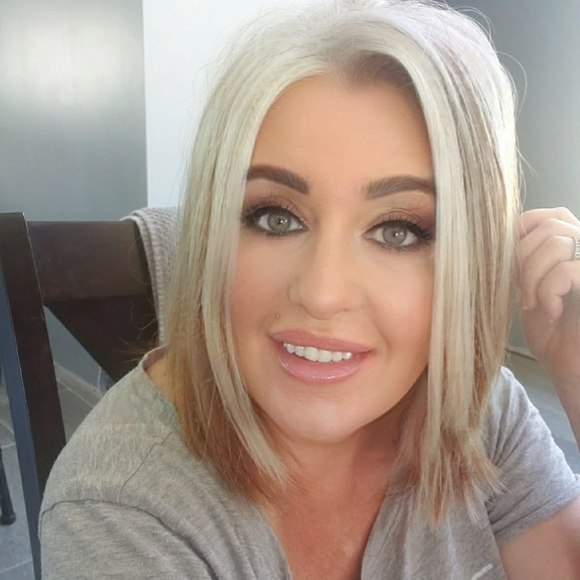 Profile Picture of Mona Gonzalez gonzalez (@oucantaffordme1) on Poshmark