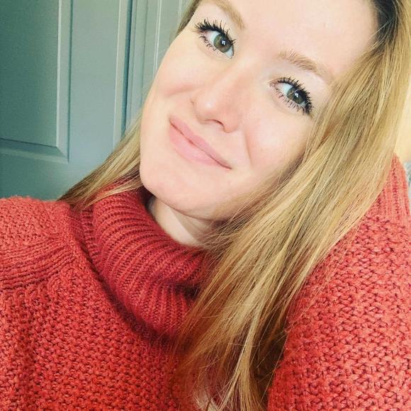 Profile Picture of Paula Brune (@plbrune) on Poshmark