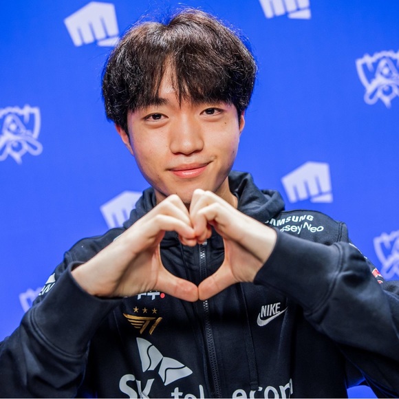 Jack Bowles - Poshmark Profile Picture of Jack Bowles (@klokonposh) on Poshmark