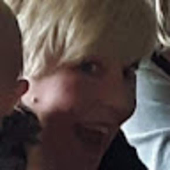 Profile Picture of Pauline Hauver (@paulinehauver) on Poshmark