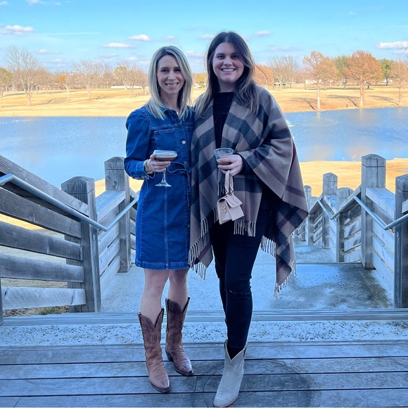 Profile Picture of Kat Scheurer (@katscheurer1) on Poshmark