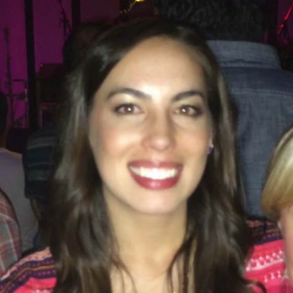 Profile Picture of Danielle Hansen (@hansend121) on Poshmark