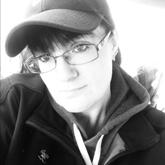 Profile Picture of Bobbi joe Lynds (@rjlynds) on Poshmark