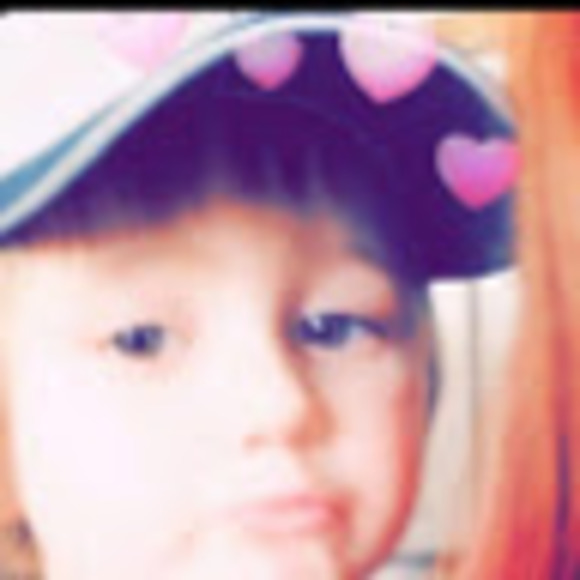 Profile Picture of Michelle Bestor (@bestormitch) on Poshmark