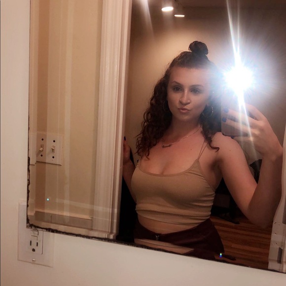 Grace Zelandi - Poshmark Profile Picture of Grace Zelandi (@gczelandi) on Poshmark