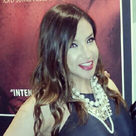 Profile Picture of Elizabeth Cerda (@eliesfabcloset) on Poshmark