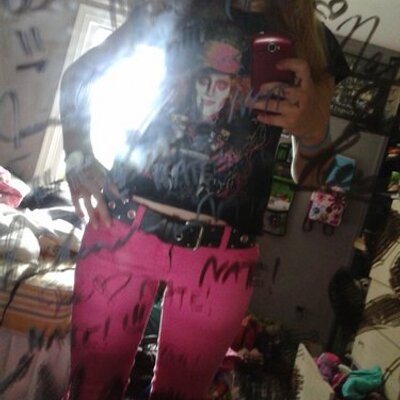 Profile Picture of Jess (@OnTheVerge_) on Twitter