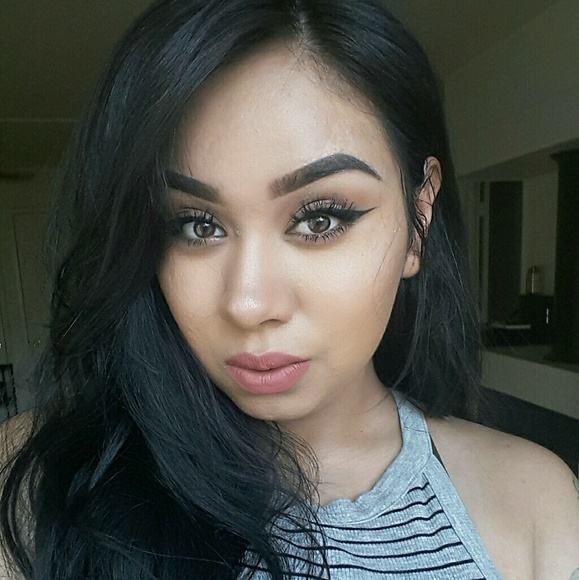 Profile Picture of Anna Munoz (@akkills) on Poshmark