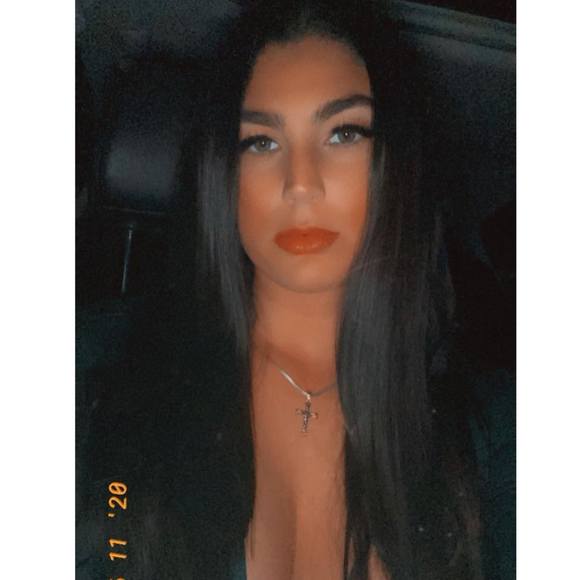 Profile Picture of Nikki Tanasi (@ntanasi94) on Poshmark