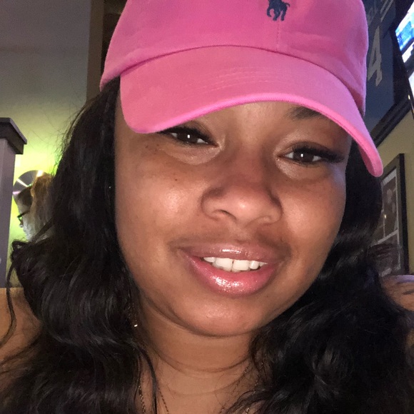 Profile Picture of Adaeze Akudolu (@adaezeakudolu) on Poshmark