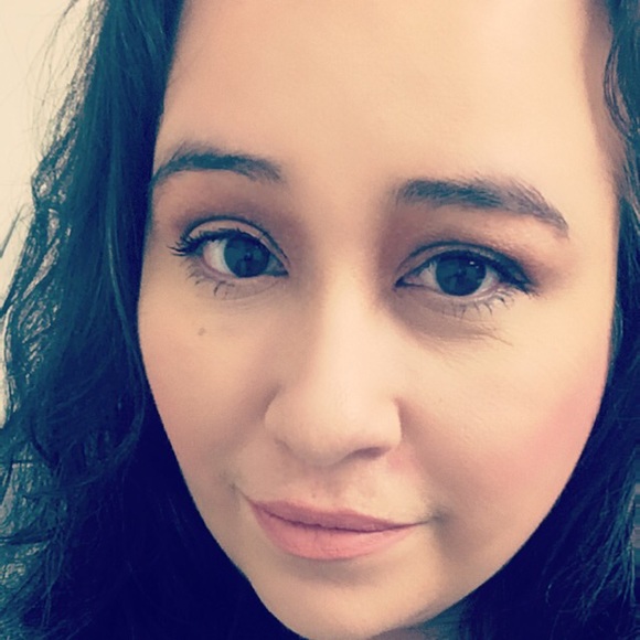 Profile Picture of Veronica Meza (@ortegagenie) on Poshmark