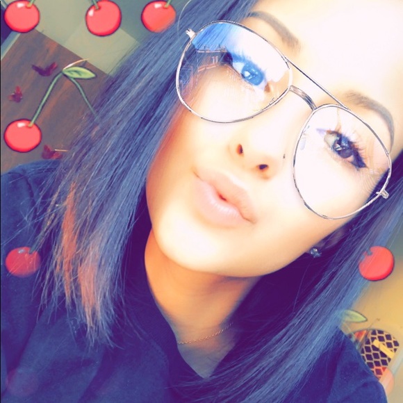 Profile Picture of Tiffany Koch (@tiffany_koch) on Poshmark