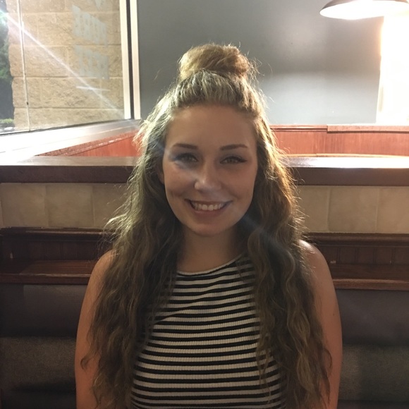 Profile Picture of Carly Leogrande (@leogrande_carly) on Poshmark