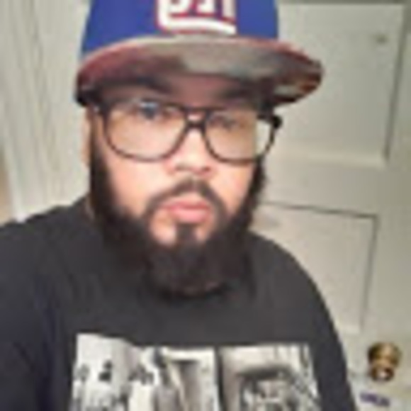 Profile Picture of Daniel Erazo (@derazo0516) on Poshmark