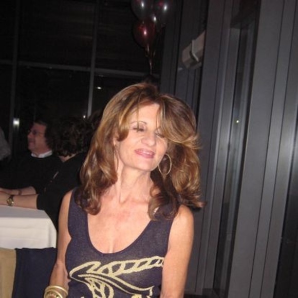 Profile Picture of Elisa Bitton (@bittonelisa) on Poshmark