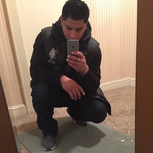 Profile Picture of Charly Alvarez (@cchas) on Poshmark