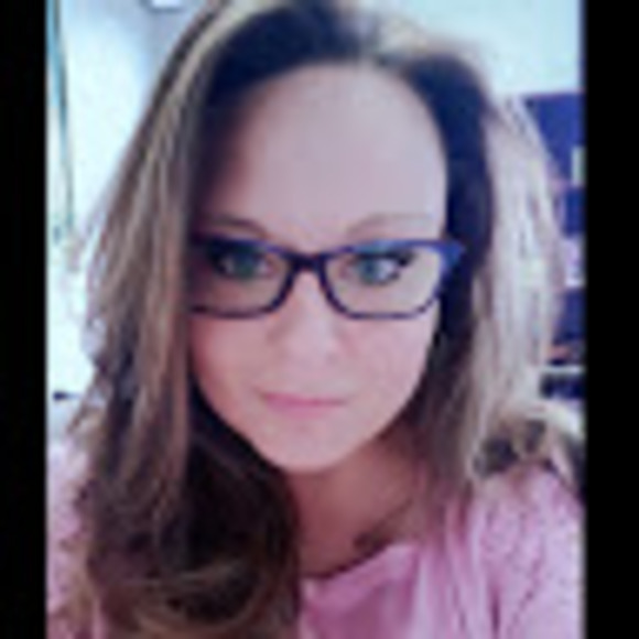 Profile Picture of Crystal Huff (@crystalhuff916) on Poshmark