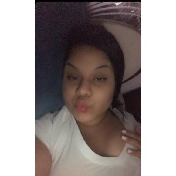 Profile Picture of Alexa Santana (@alexa_santana) on Poshmark