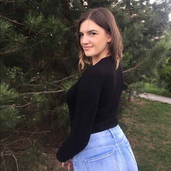 Profile Picture of Vanja Donlic (@vanjadj) on Poshmark