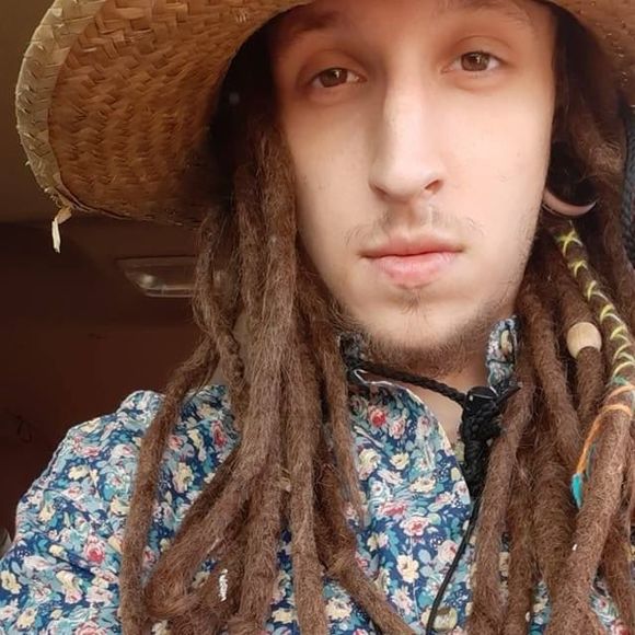 Profile Picture of Amondo Rewolinski (@mangoplugd) on Poshmark