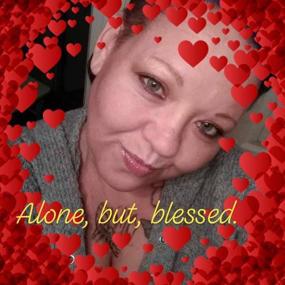 Profile Picture of Lisa Grant (@lisa_grant71) on Poshmark