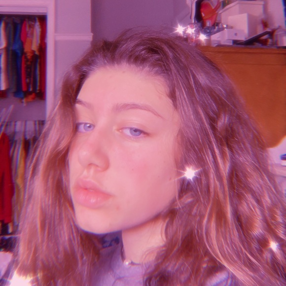 Profile Picture of Ella Hurter (@ellaagraccee) on Poshmark