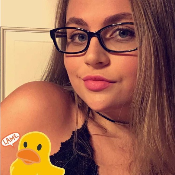 Profile Picture of Alexa Moore (@moorealexa) on Poshmark