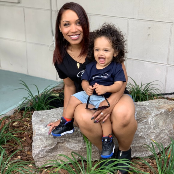 Profile Picture of Ashlee Andrews (@ala87) on Poshmark