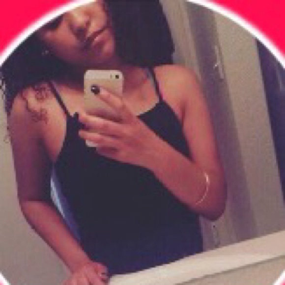 Profile Picture of Aniya Callins (@acallins) on Poshmark