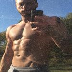 Profile Picture of Mandy Squires (@awholediffanimal) on Instagram