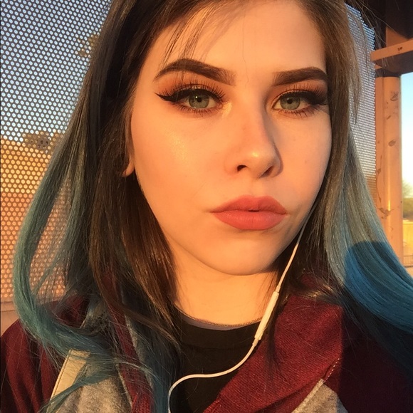 Profile Picture of Summer Pearson (@summaarae) on Poshmark