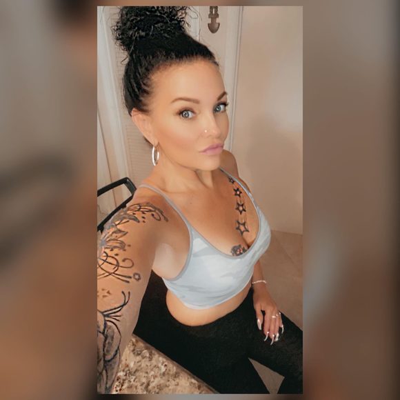 Profile Picture of Jennifer Duff (@preciousjen911) on Poshmark