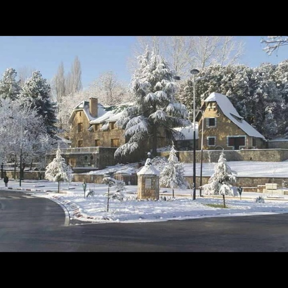 Profile Picture of Lamia Lamia (@lamiaalamia) on Poshmark