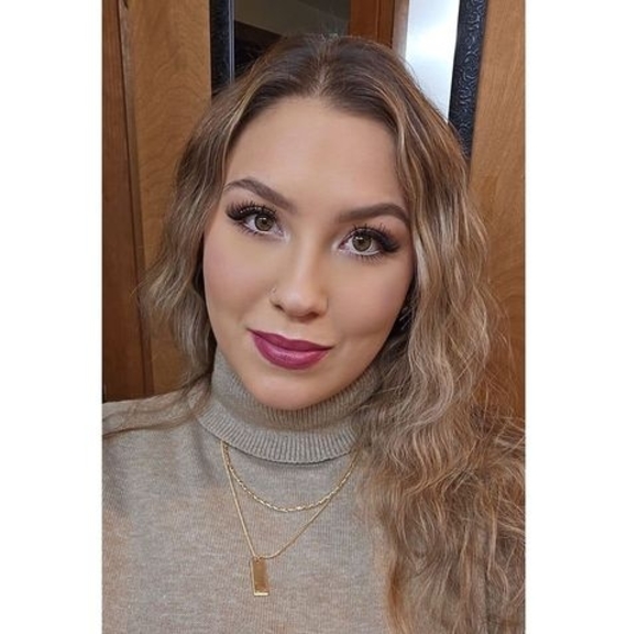 Profile Picture of Crystal Rosado (@crystalrosado18) on Poshmark