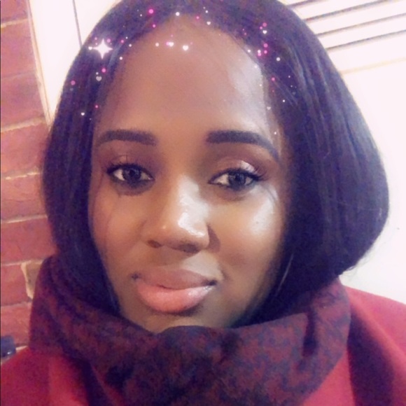 Profile Picture of Toscia💋🌺 Croal (@tcroal) on Poshmark