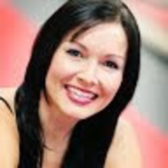 Profile Picture of Denise Strenger (@denisestrenger) on Poshmark