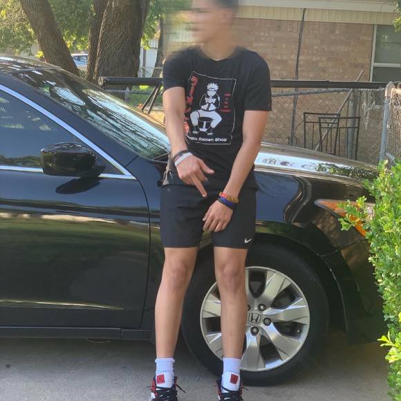 Profile Picture of Joshua Sanchez (@hs7179615) on Poshmark
