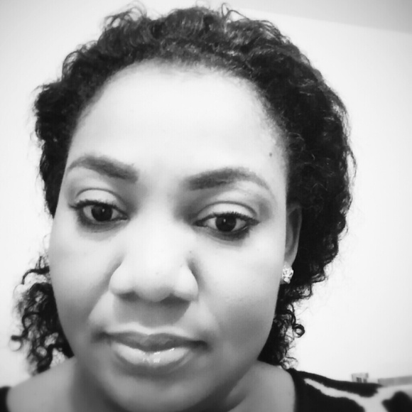 Profile Picture of Janet Owusu (@antiejane) on Poshmark