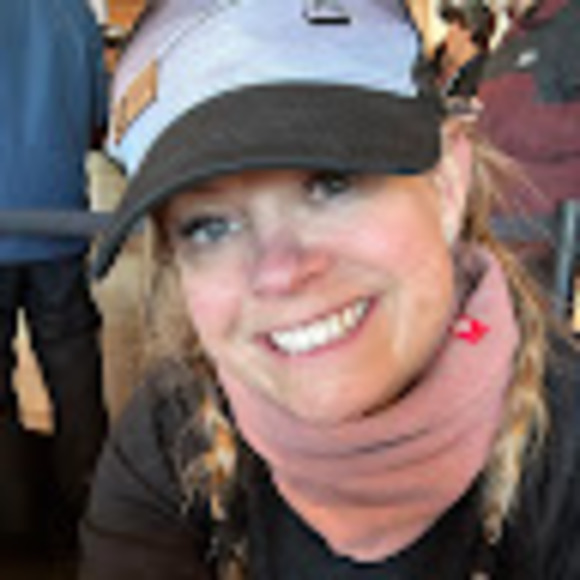 Profile Picture of Kristin Holak (@kmholak) on Poshmark