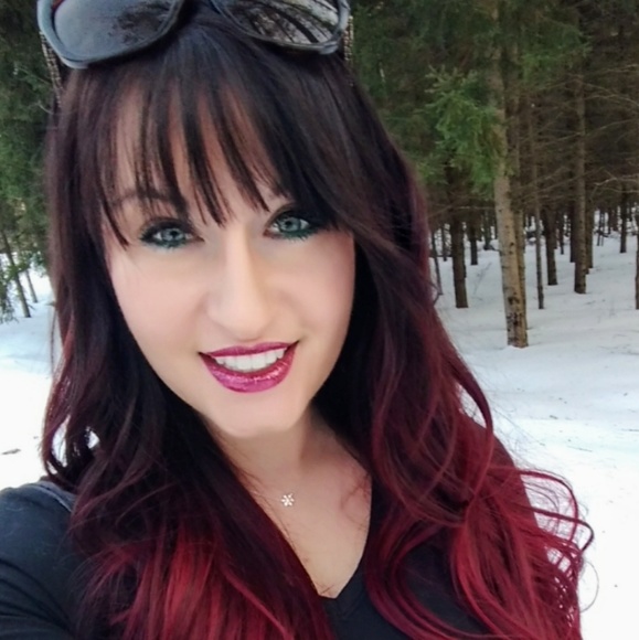 Profile Picture of Brittany Kuklinski (@ko0oks) on Poshmark