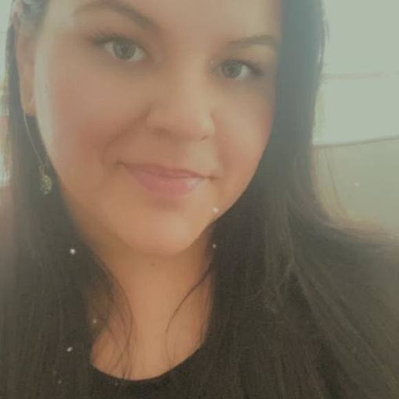 Profile Picture of Evette Carina (@xxevettexx) on Poshmark