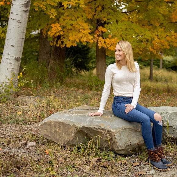 Profile Picture of Julia Faulkner (@juliafaulkner17) on Poshmark