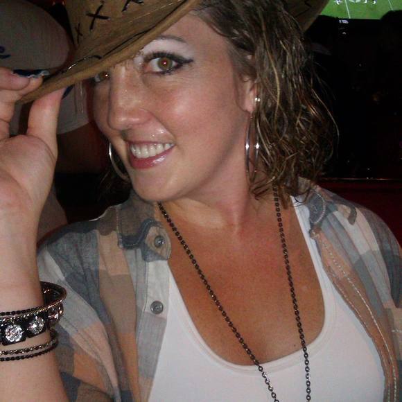 Profile Picture of Hazel Dawn (@hazeldawn325) on Poshmark