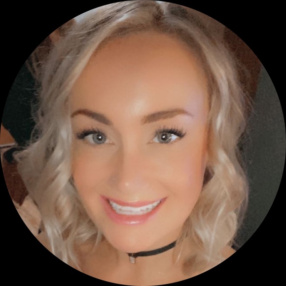 Profile Picture of Ashley Ribaudo (@ribaudo1111) on Poshmark
