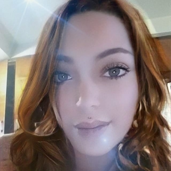 Profile Picture of Felicia Shomper (@feliciashomper) on Poshmark