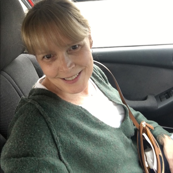 Profile Picture of Cheryl Jehn (@cherylejehn) on Poshmark